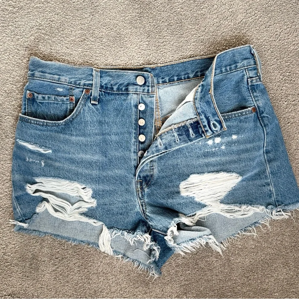Levi’s 501 Button Fly High-Rise Denim Short W34 Light Wash Distressed Festival - Picture 14 of 15
